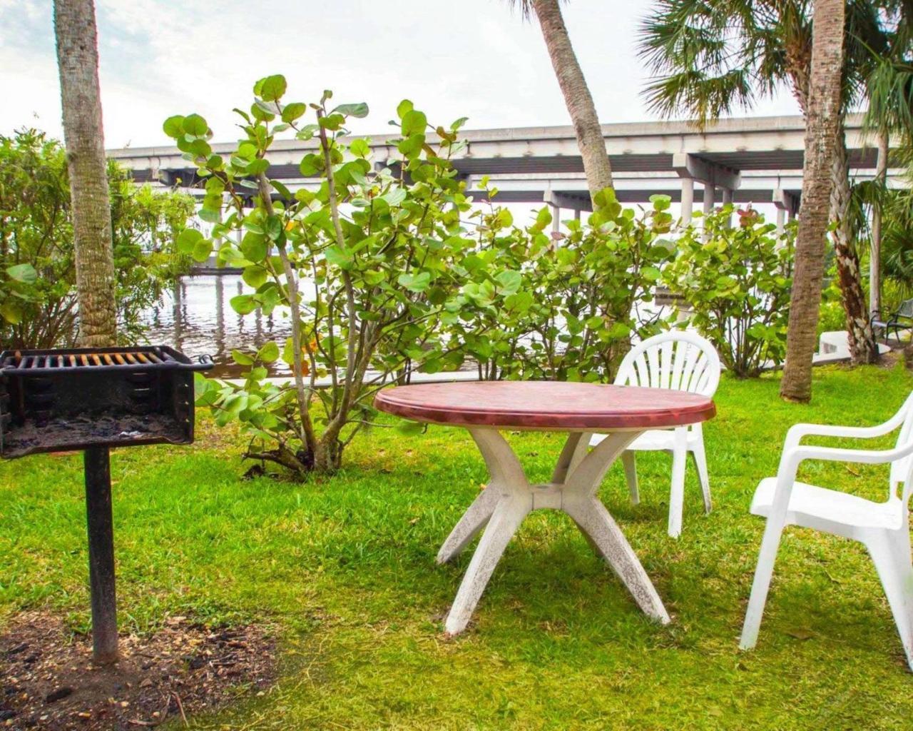 Sleep Inn & Suites Riverfront Ellenton Exterior photo